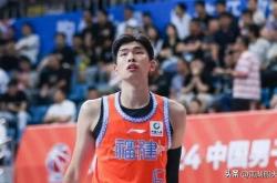 九游体育app下载-雄鹿堡队员遭遇伤病潮，战力骤降