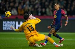 九游体育在线-西甲联赛再掀白热对决，球员场上拼搏