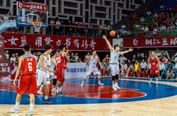 九游体育网页版登录入口-顶尖篮球联赛火热展开，球员拼搏拼光的简单介绍