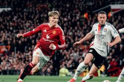 曼联主场大胜诺里奇，豪取三分