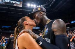 -诺维茨基宣布将在季后赛后退役