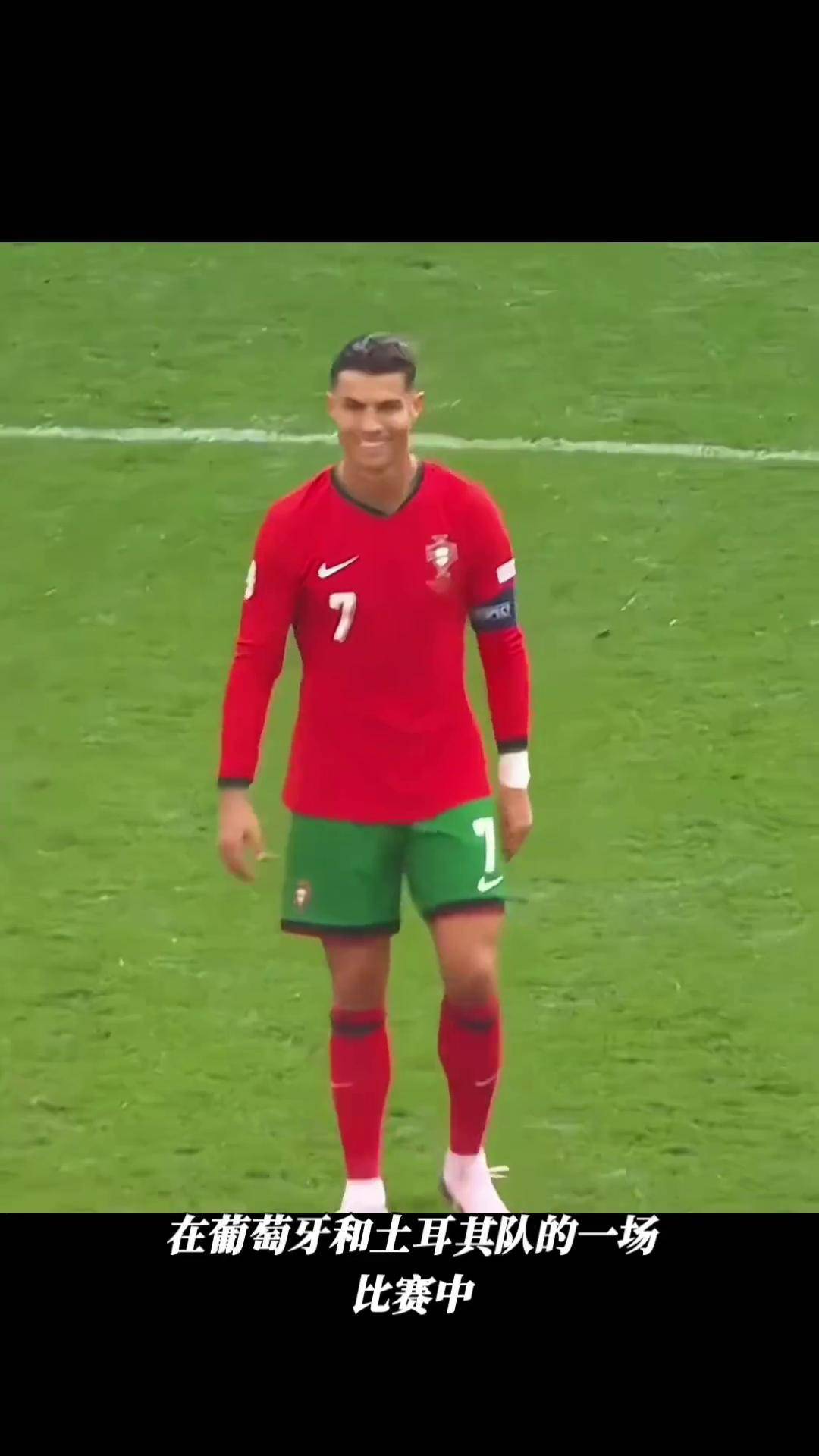 关于足球赛场上的精彩瞬间让人目不转睛!的信息 关于足球赛场上的精彩瞬间让人目不转睛!的信息