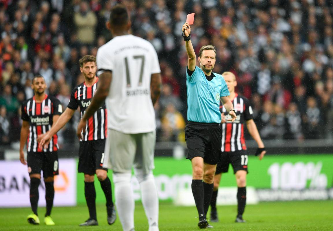 沙尔克教练组调整战术，迎战榜首之争的简单介绍