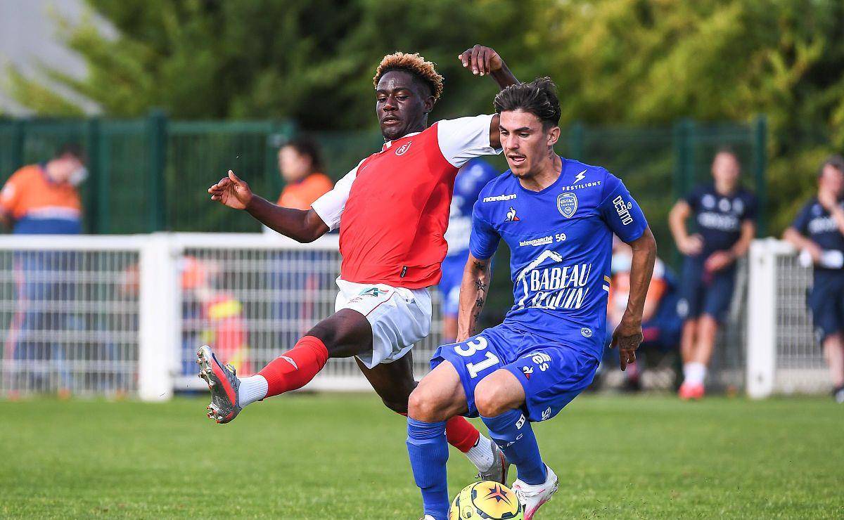 关于尼奥特队在法国联赛中连败，寻求突破口的信息