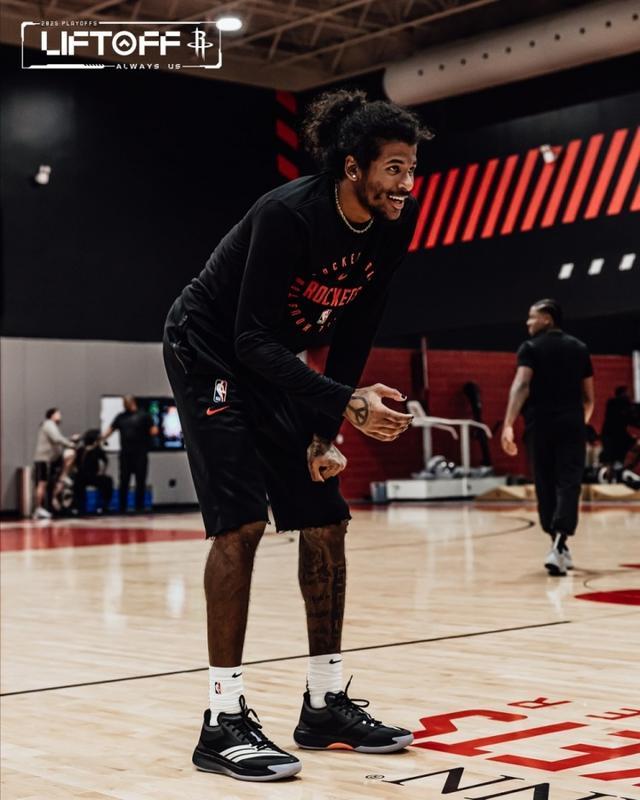 关于火箭加紧备战下赛季,在转会市场寻找机会的信息 关于火箭加紧备战下赛季,在转会市场寻找机会的信息