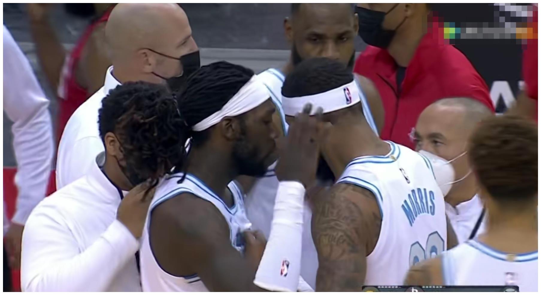 包含赛场外围发生小冲突，裁判出面化解的词条