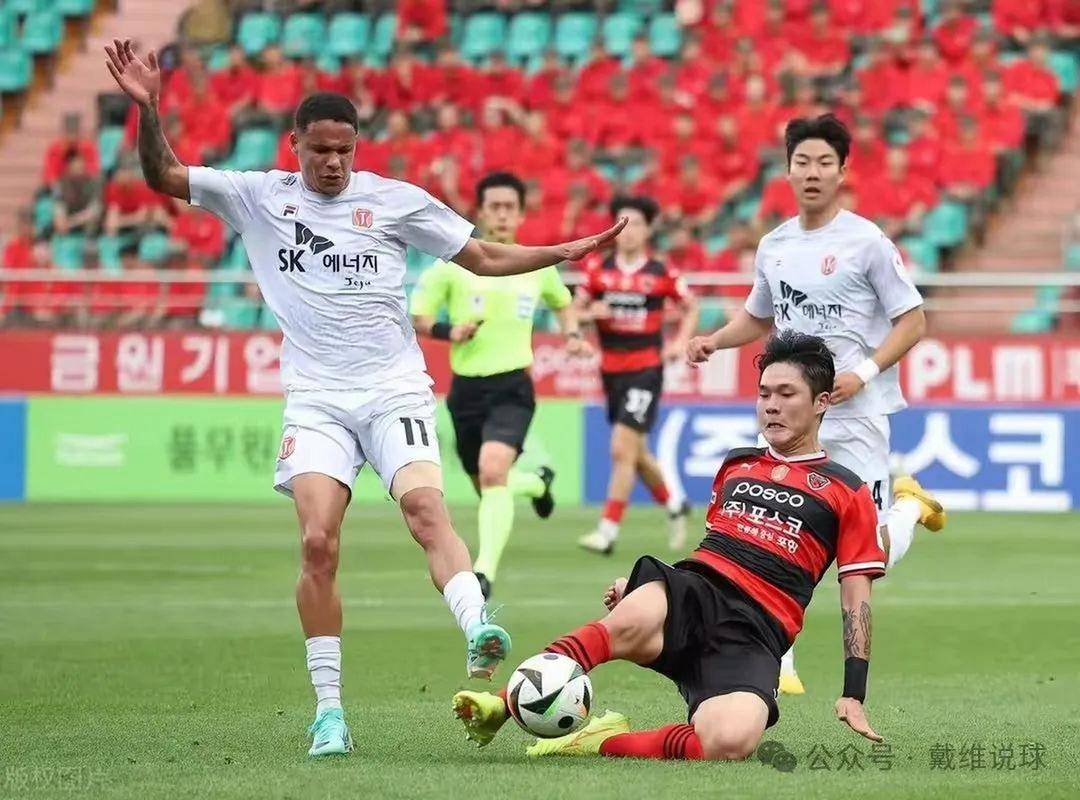 包含刀光剑影!备受关注的足球比赛即将开启巅峰对决的词条 包含刀光剑影!备受关注的足球比赛即将开启巅峰对决的词条