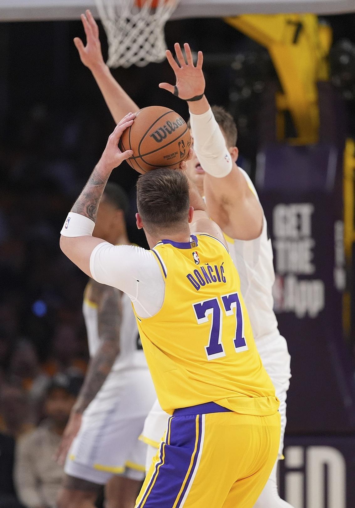 爵士队内线强势,击败对手力夺胜利的简单介绍 爵士队内线强势,击败对手力夺胜利的简单介绍