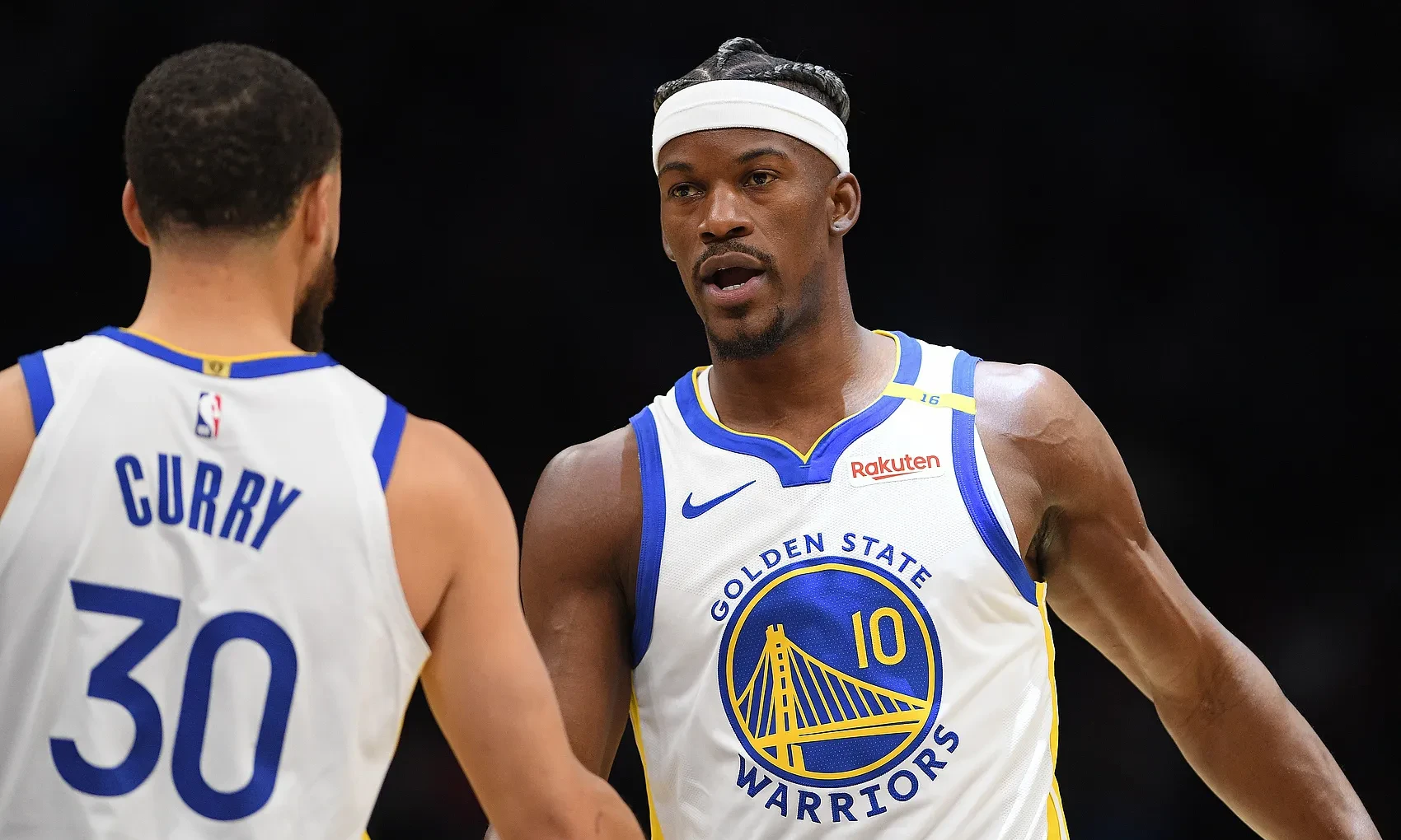 爵士客场力克灰熊，取得系列赛首胜