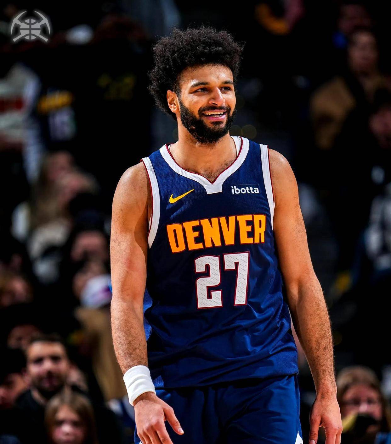 爵士客场力克灰熊，取得系列赛首胜