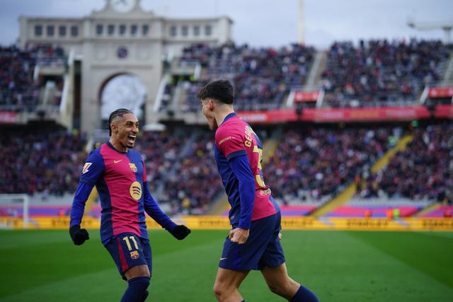 西甲豪门巴塞罗那球员备战国际比赛