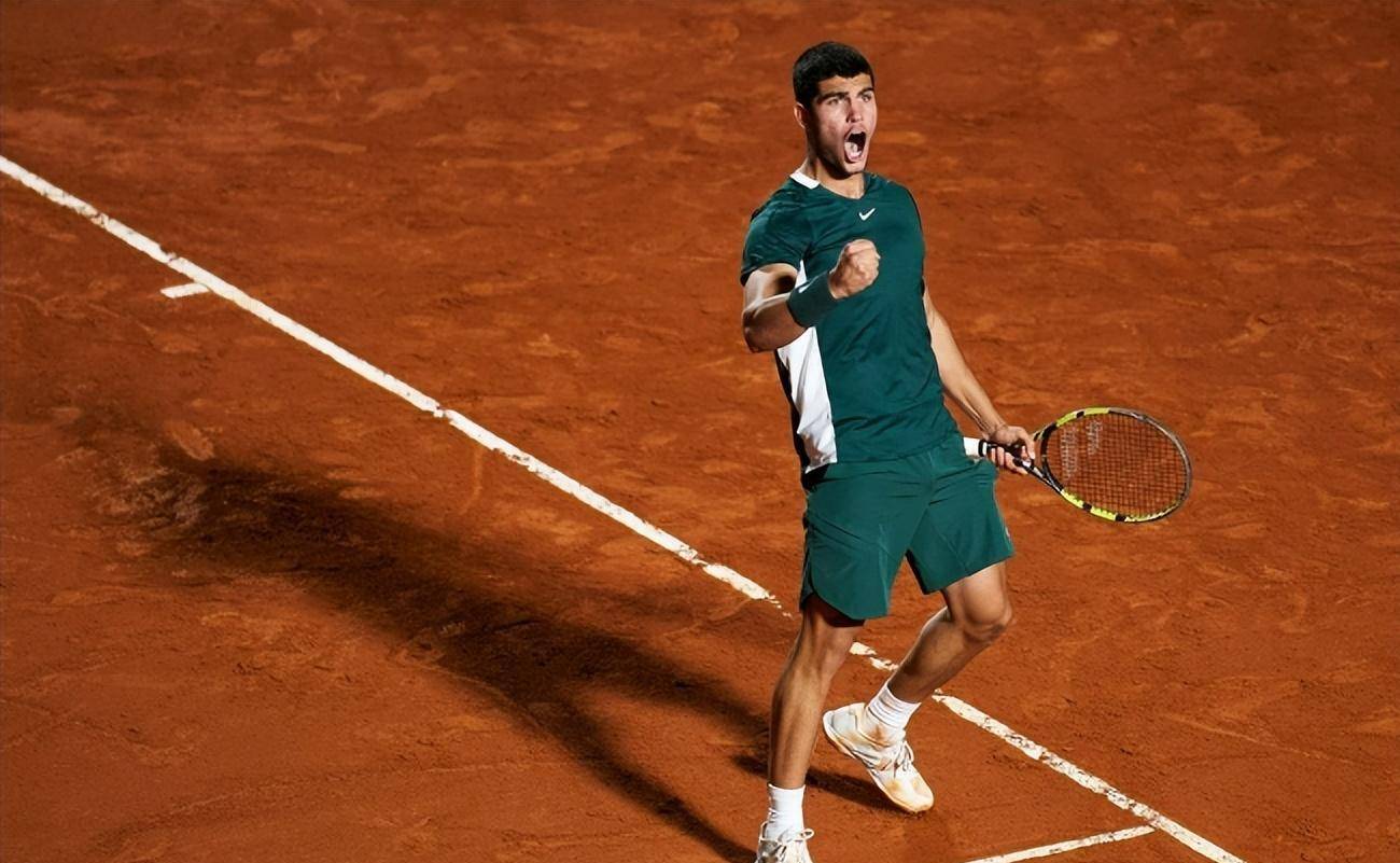 灰狼逆转比赛,继续征战季后赛 灰狼逆转比赛,继续征战季后赛