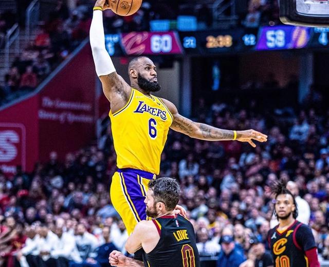 骑士队员联手反击,实现壮举 骑士队员联手反击,实现壮举