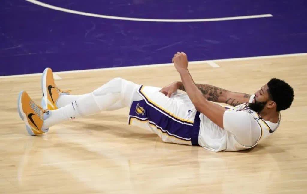 湖人核心球员在全明星比赛中受伤