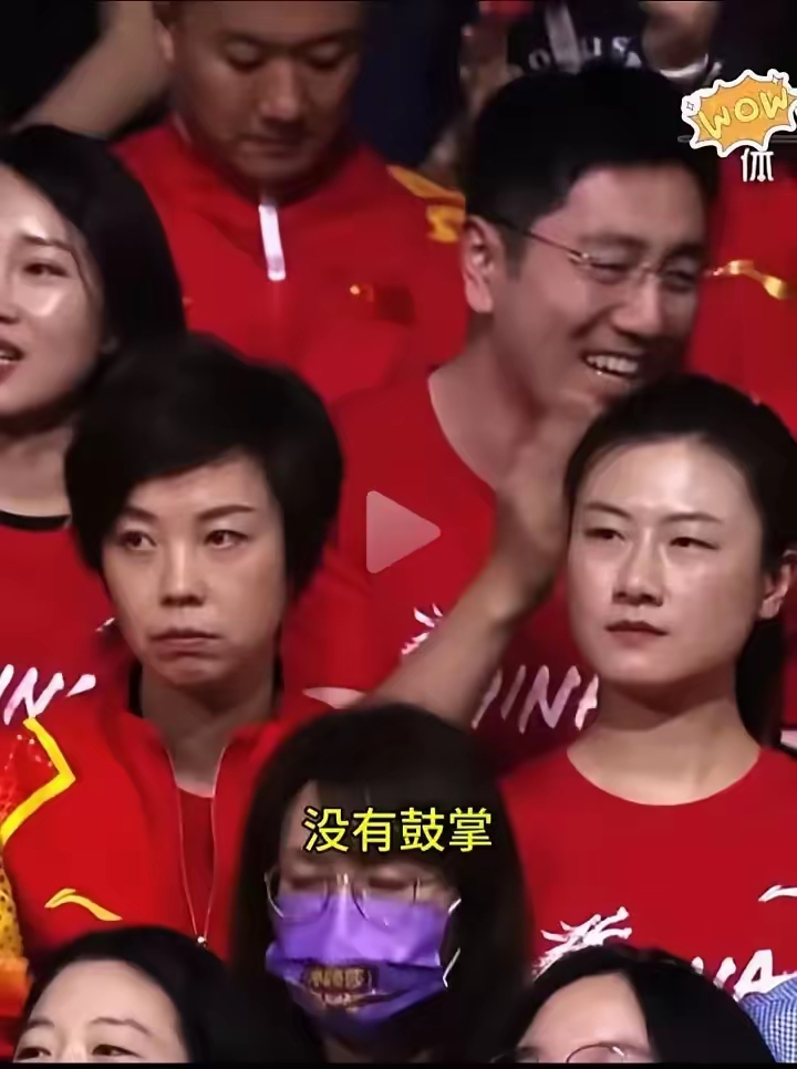 比赛时刻紧张刺激,粉丝尽情呐喊 比赛时刻紧张刺激,粉丝尽情呐喊