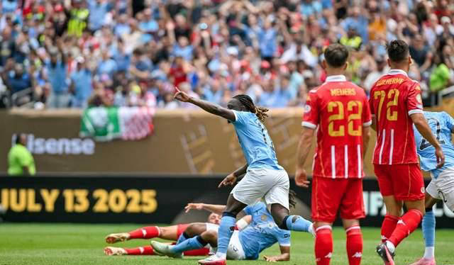 曼城逆转击败莱斯特城,豪取英超开门红 曼城逆转击败莱斯特城,豪取英超开门红