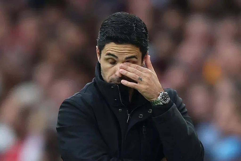 阿森纳再次遭遇失败,表现沮丧 阿森纳再次遭遇失败,表现沮丧