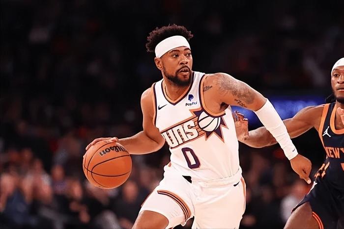 太阳战胜尼克斯，布克全面发威！的简单介绍