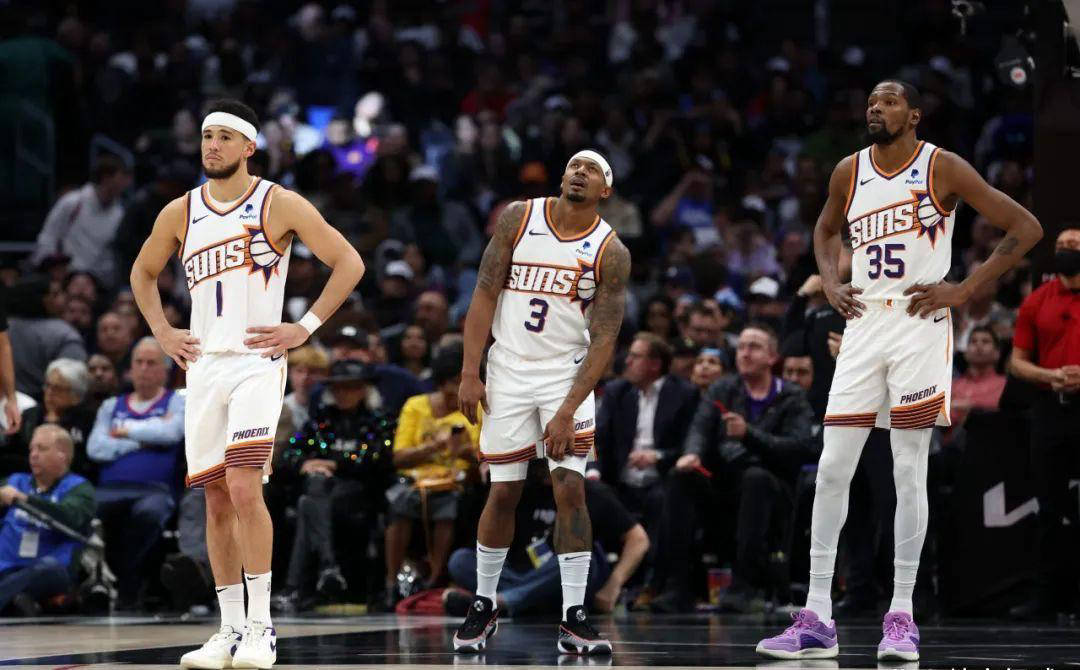 太阳战胜尼克斯，布克全面发威！的简单介绍