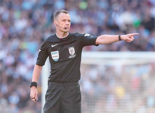 法国世界级著名裁判备战新赛季执法的简单介绍 法国世界级著名裁判备战新赛季执法的简单介绍