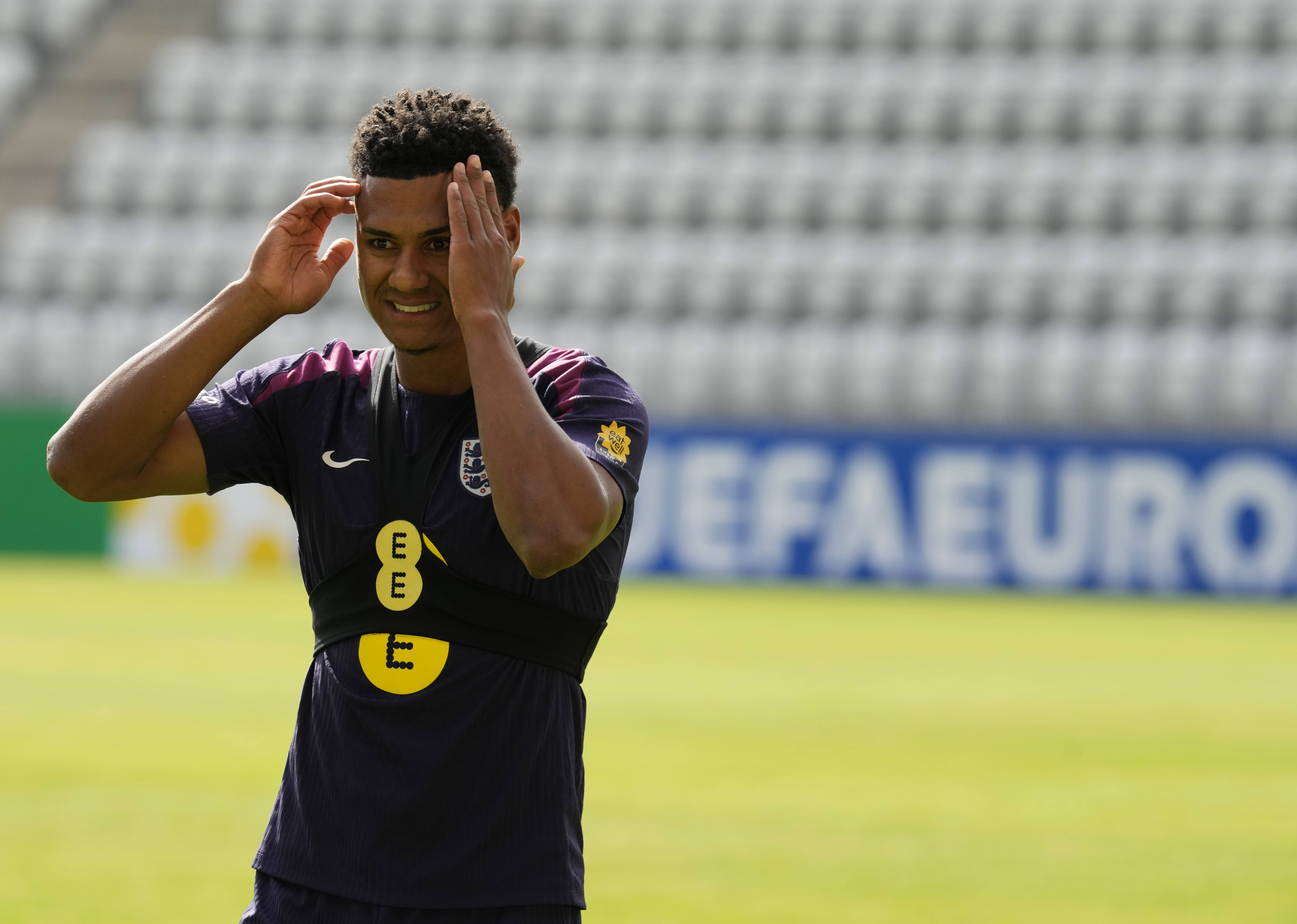 英格兰队在欧洲比赛中展现出强大的控球能力 英格兰队在欧洲比赛中展现出强大的控球能力