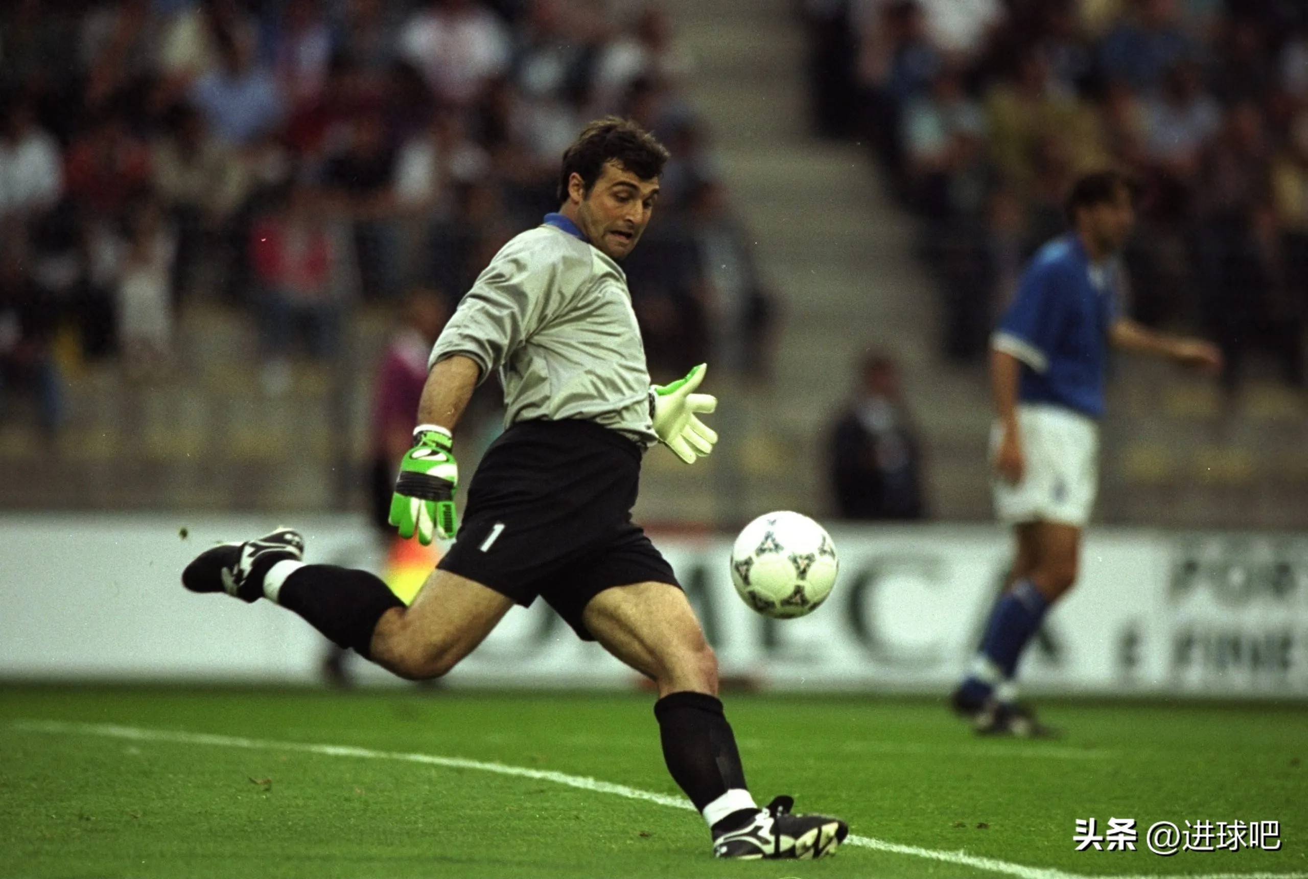 欧冠小组赛即将结束,意大利球队表现抢眼 欧冠小组赛即将结束,意大利球队表现抢眼