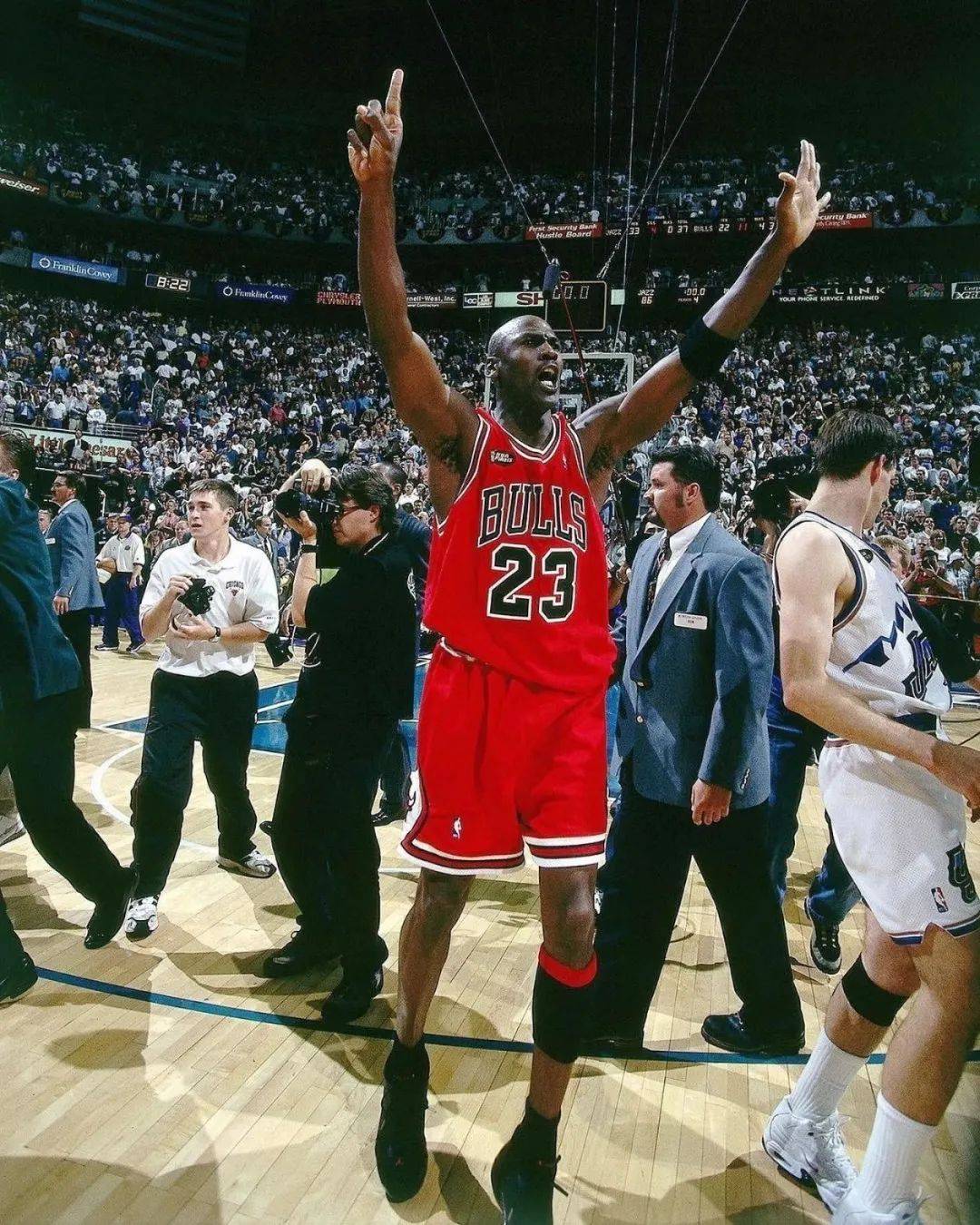 包含NBA球员个人表现火爆,比赛节奏激烈变数多的词条 包含NBA球员个人表现火爆,比赛节奏激烈变数多的词条