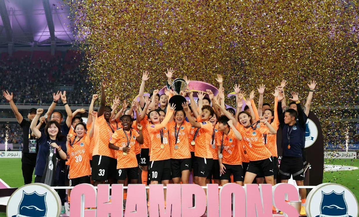 荷兰女足喜获胜利,士气高涨迎接下一场比赛 荷兰女足喜获胜利,士气高涨迎接下一场比赛