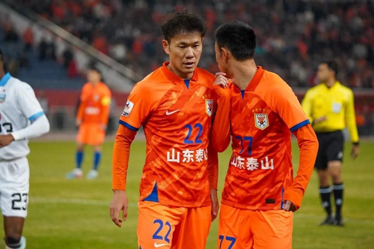 鲁能主场告捷,表现稳定保持冲击冠军态势 鲁能主场告捷,表现稳定保持冲击冠军态势