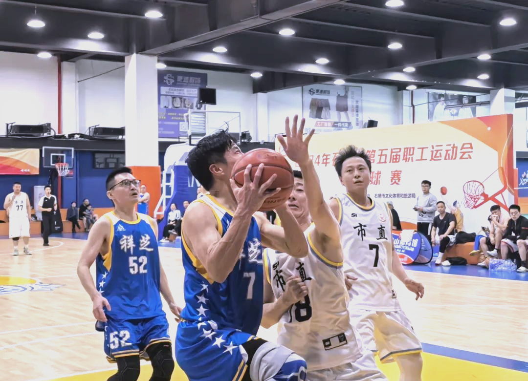 顶尖篮球联赛火热展开,球员拼搏拼光的简单介绍 顶尖篮球联赛火热展开,球员拼搏拼光的简单介绍