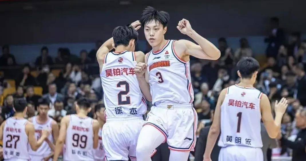 关于内线核心力挺球队,季后赛目标争先看涨的信息 关于内线核心力挺球队,季后赛目标争先看涨的信息