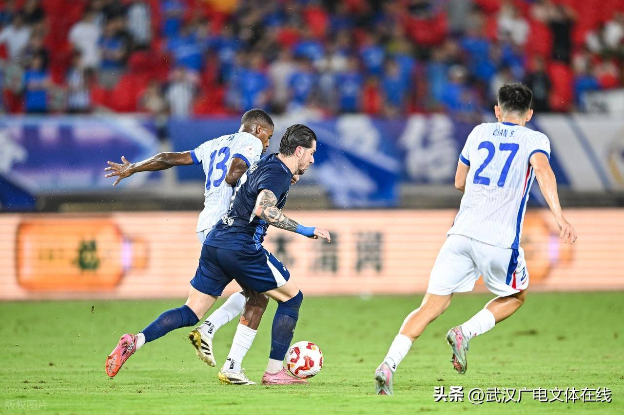 申花击败泰达，实现惊喜胜利