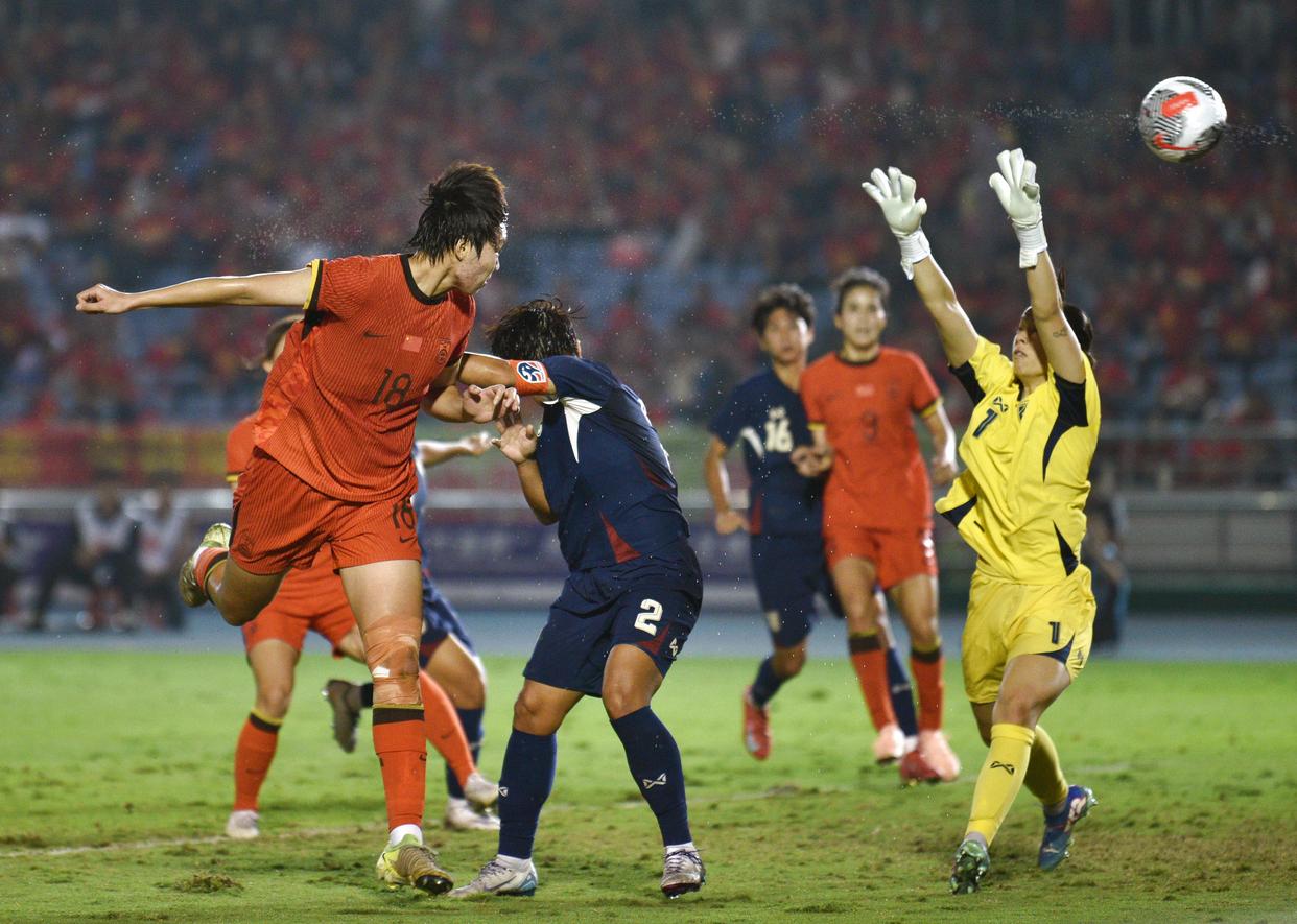 国际赛场风采,中国足球队获得冠军 国际赛场风采,中国足球队获得冠军