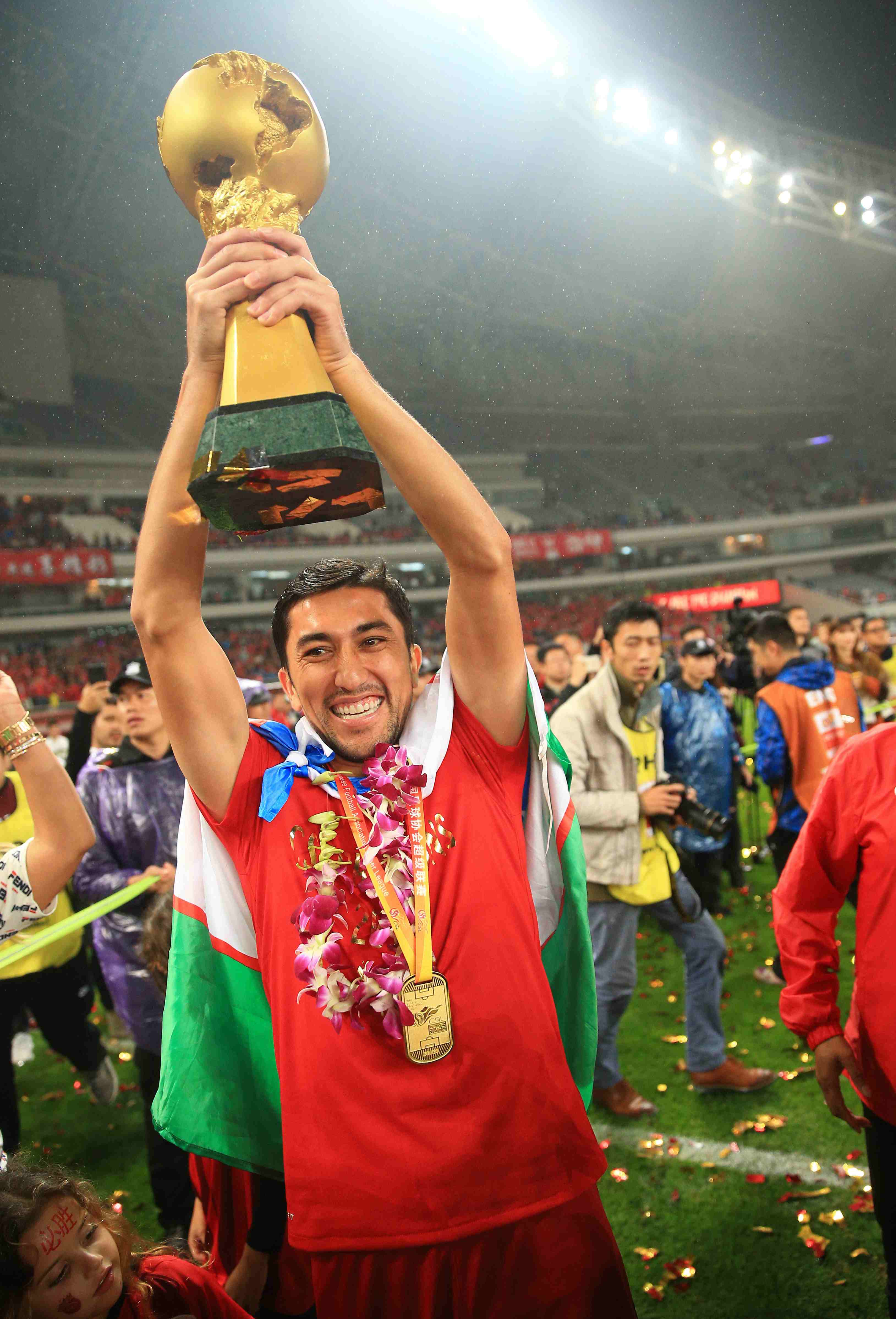 包含斯洛伐克篮球联赛冠军诞生，庆祝颁奖的词条