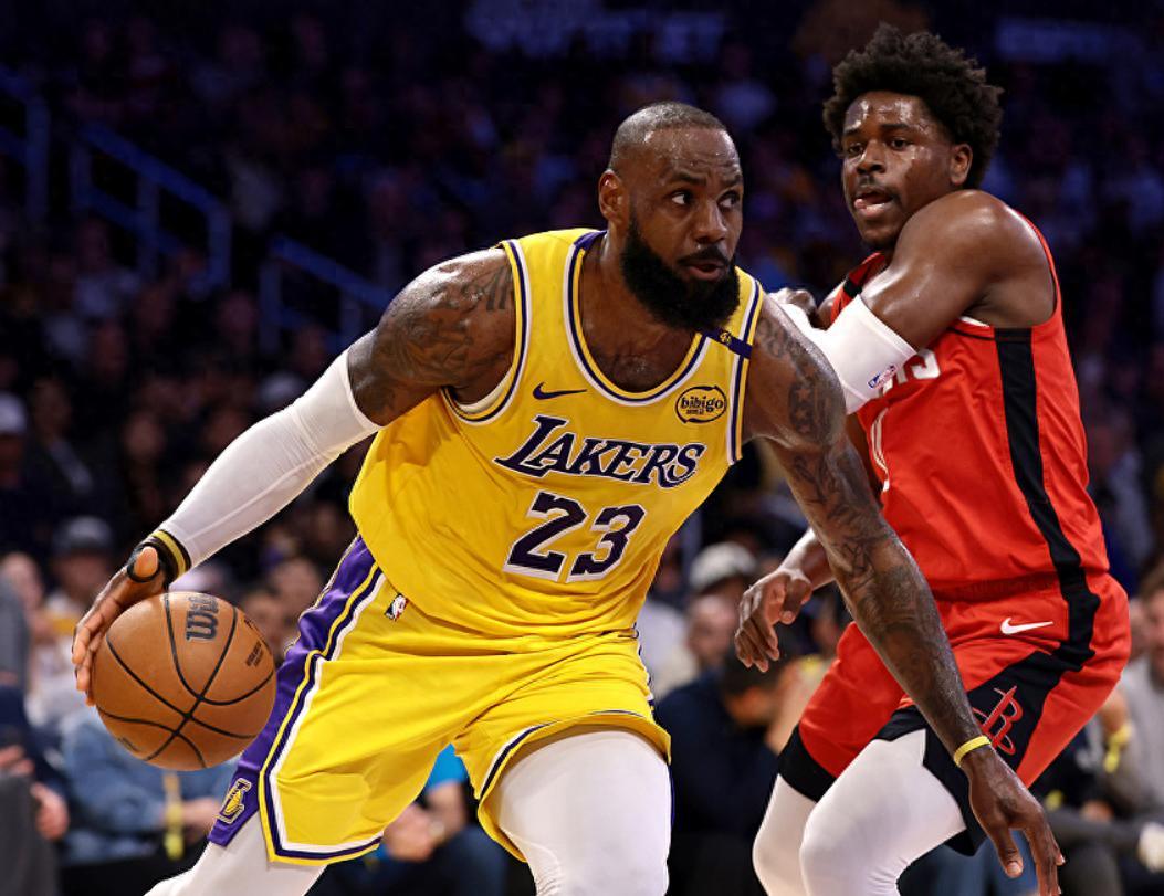 詹皇绝杀三分，率队击败小牛