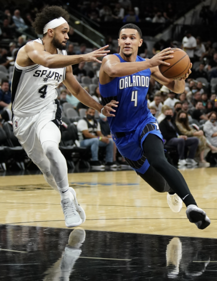 凯尔特人大胜马刺迎来开门红 凯尔特人大胜马刺迎来开门红