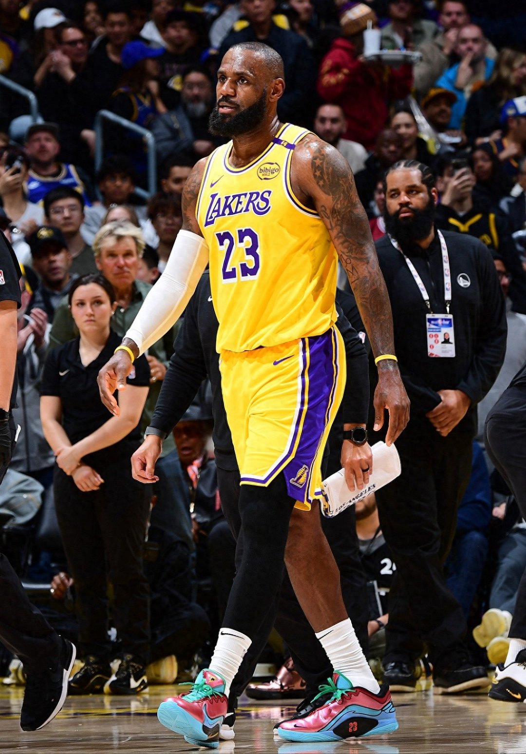 关于火箭无伤在身,湖人客场轻取胜利的信息 关于火箭无伤在身,湖人客场轻取胜利的信息