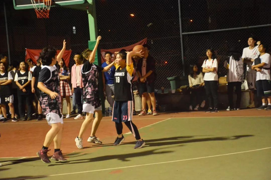 比赛节奏过瘾，观众尖叫连连