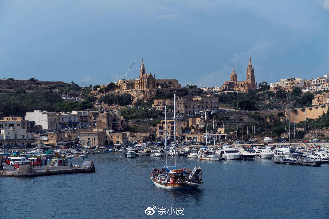 马耳他女子摔跤选手豪取胜利