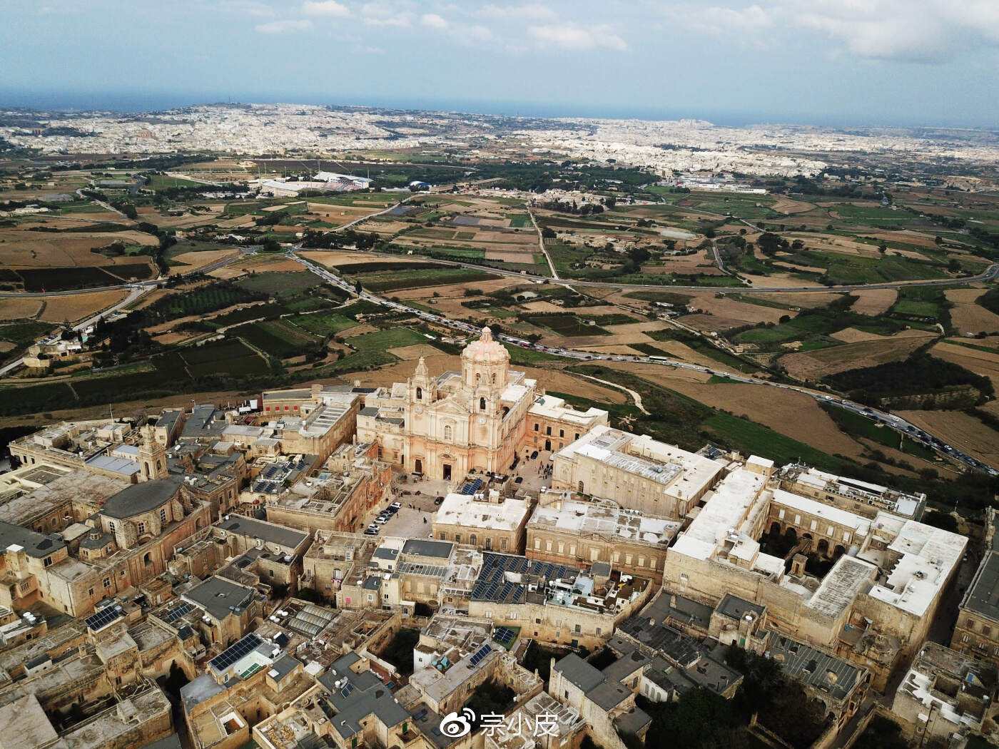 马耳他女子摔跤选手豪取胜利