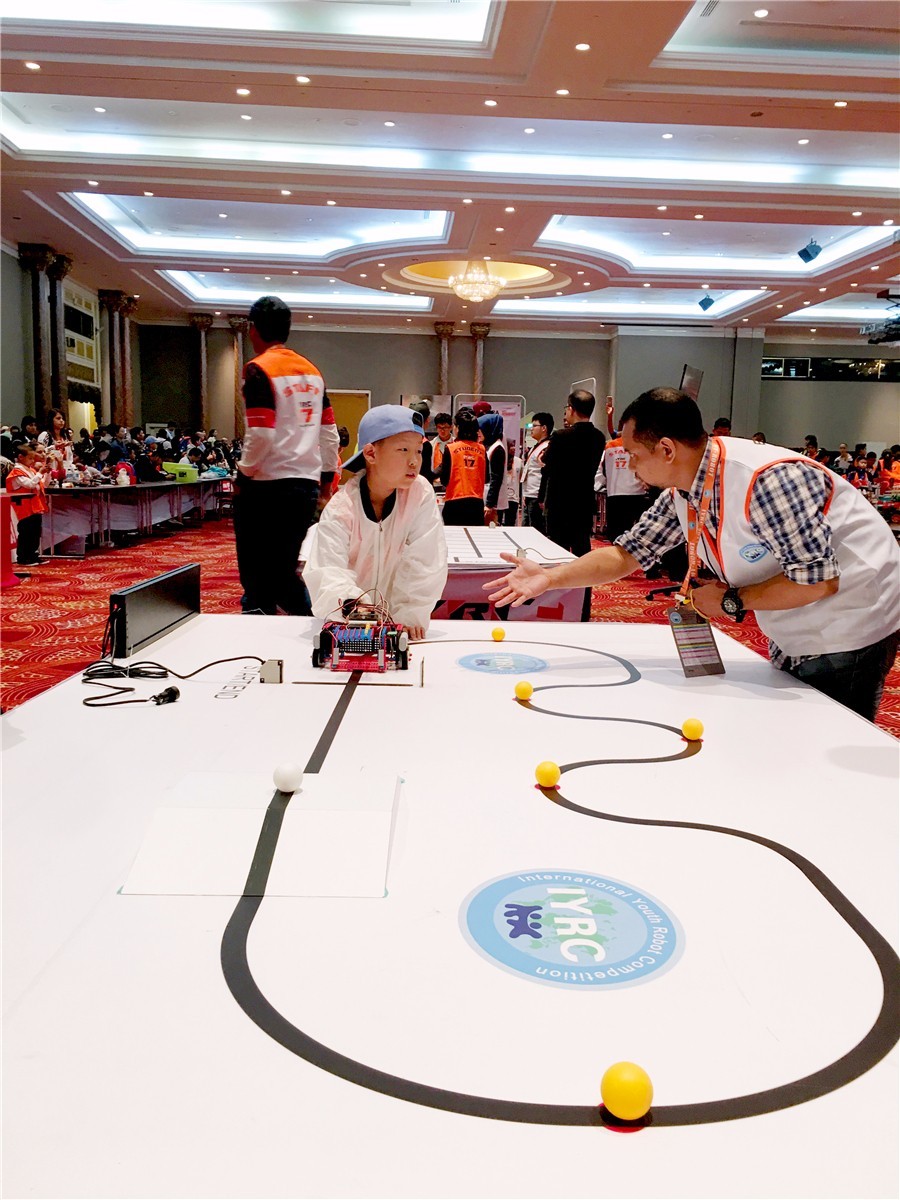 墨西哥射击选手沉着应对，斩获奖杯的简单介绍